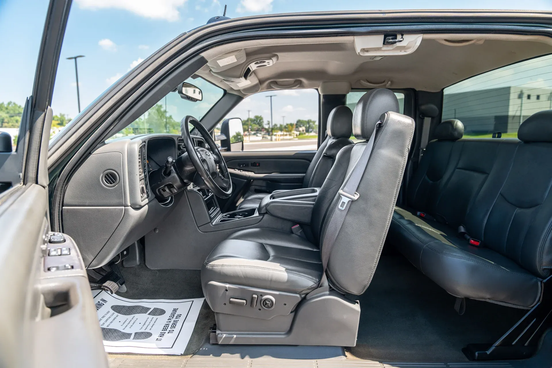 imgi_102_2004-chevrolet-silverado-2500hd-ext-cab-143-5-wb-4wd-lt