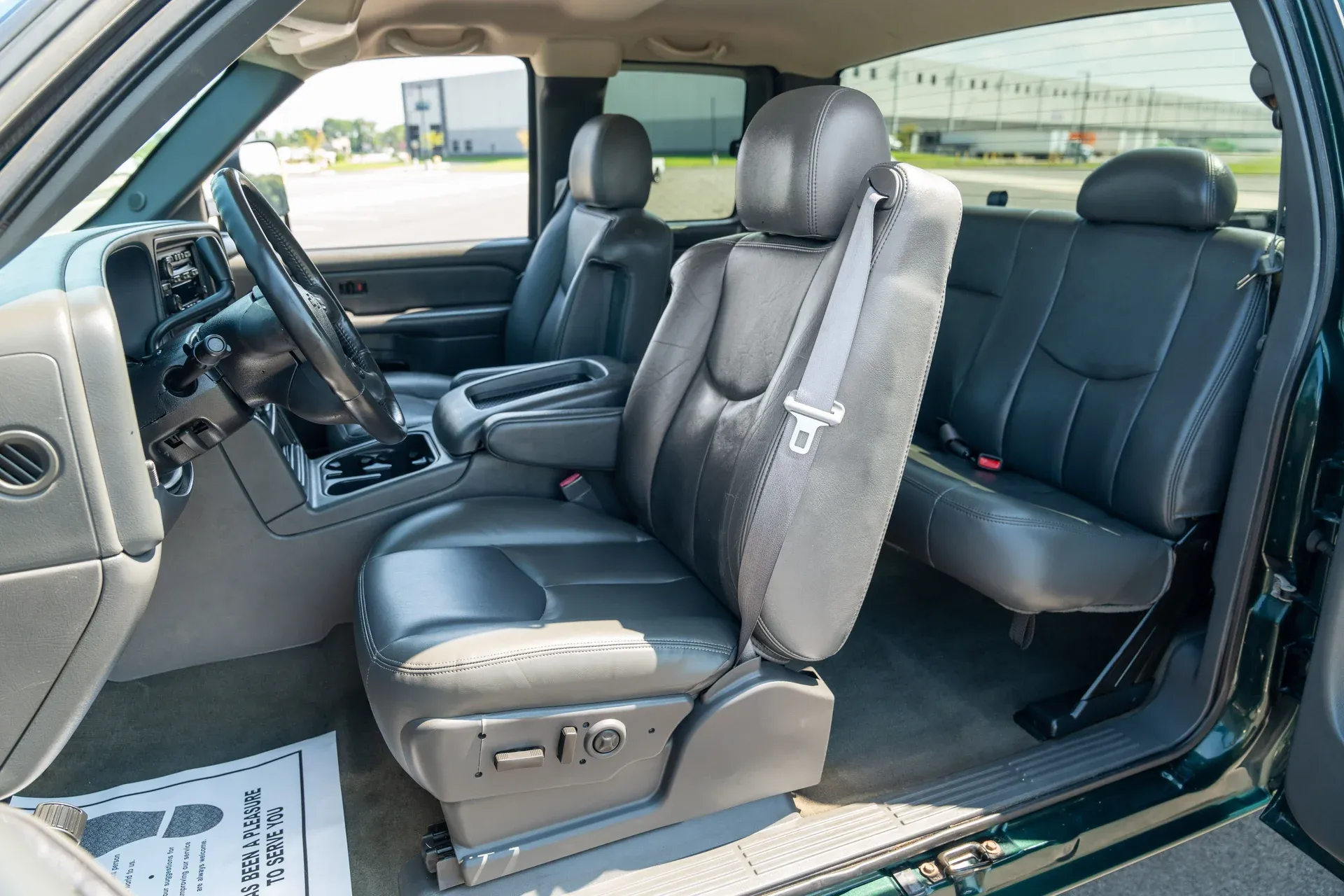 imgi_103_2004-chevrolet-silverado-2500hd-ext-cab-143-5-wb-4wd-lt