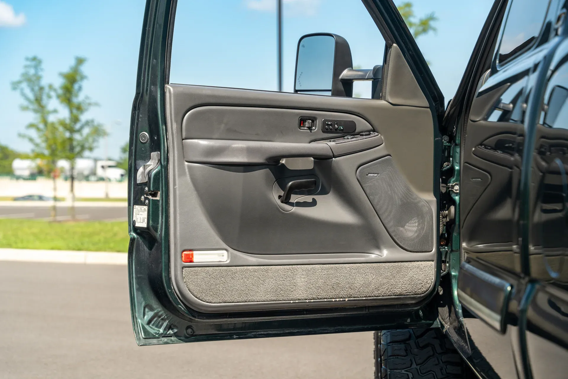 imgi_104_2004-chevrolet-silverado-2500hd-ext-cab-143-5-wb-4wd-lt