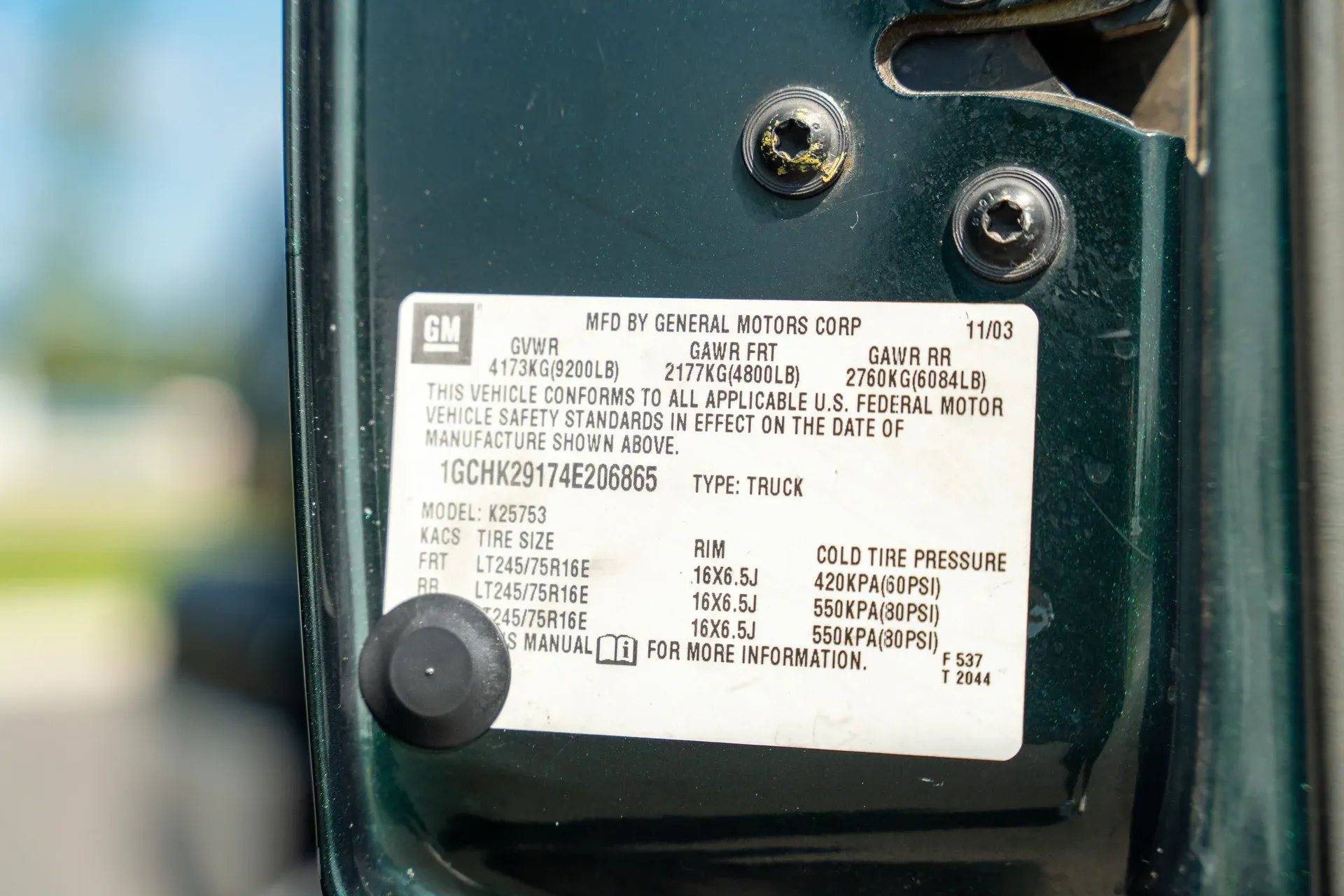 imgi_105_2004-chevrolet-silverado-2500hd-ext-cab-143-5-wb-4wd-lt