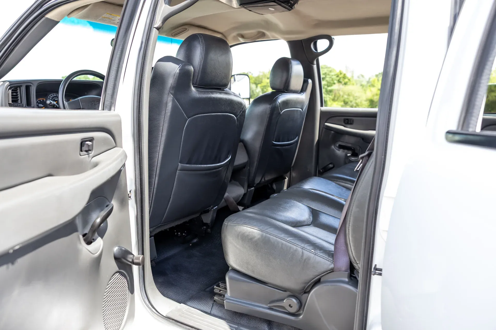 imgi_106_2003-chevrolet-silverado-3500-crew-cab-167-wb-4wd-drw