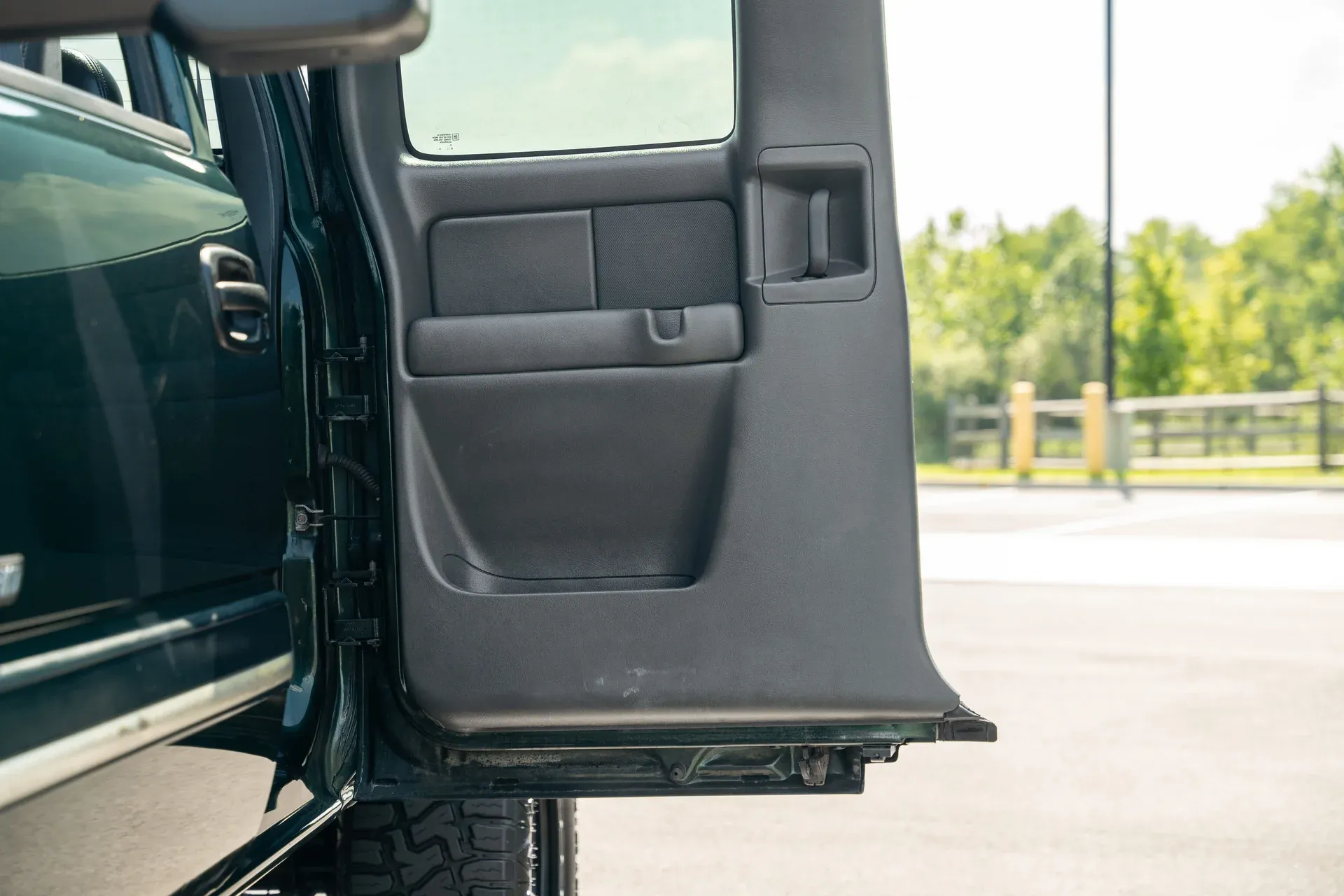 imgi_106_2004-chevrolet-silverado-2500hd-ext-cab-143-5-wb-4wd-lt