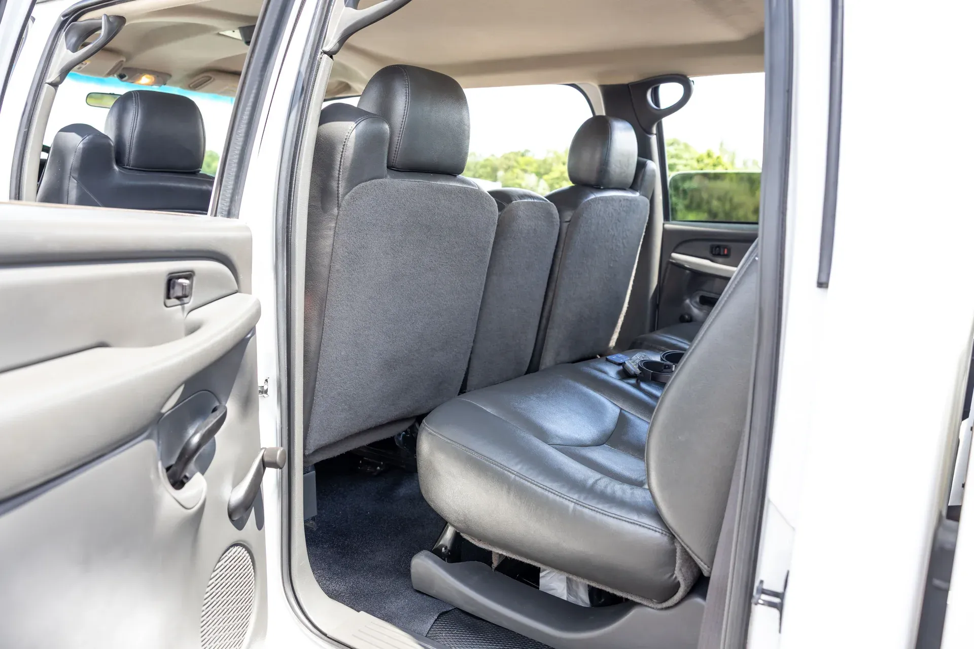 imgi_108_2003-chevrolet-silverado-3500-crew-cab-167-wb-4wd-drw