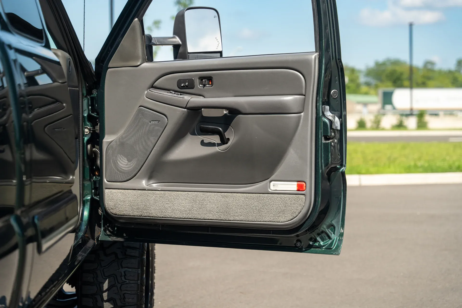 imgi_109_2004-chevrolet-silverado-2500hd-ext-cab-143-5-wb-4wd-lt