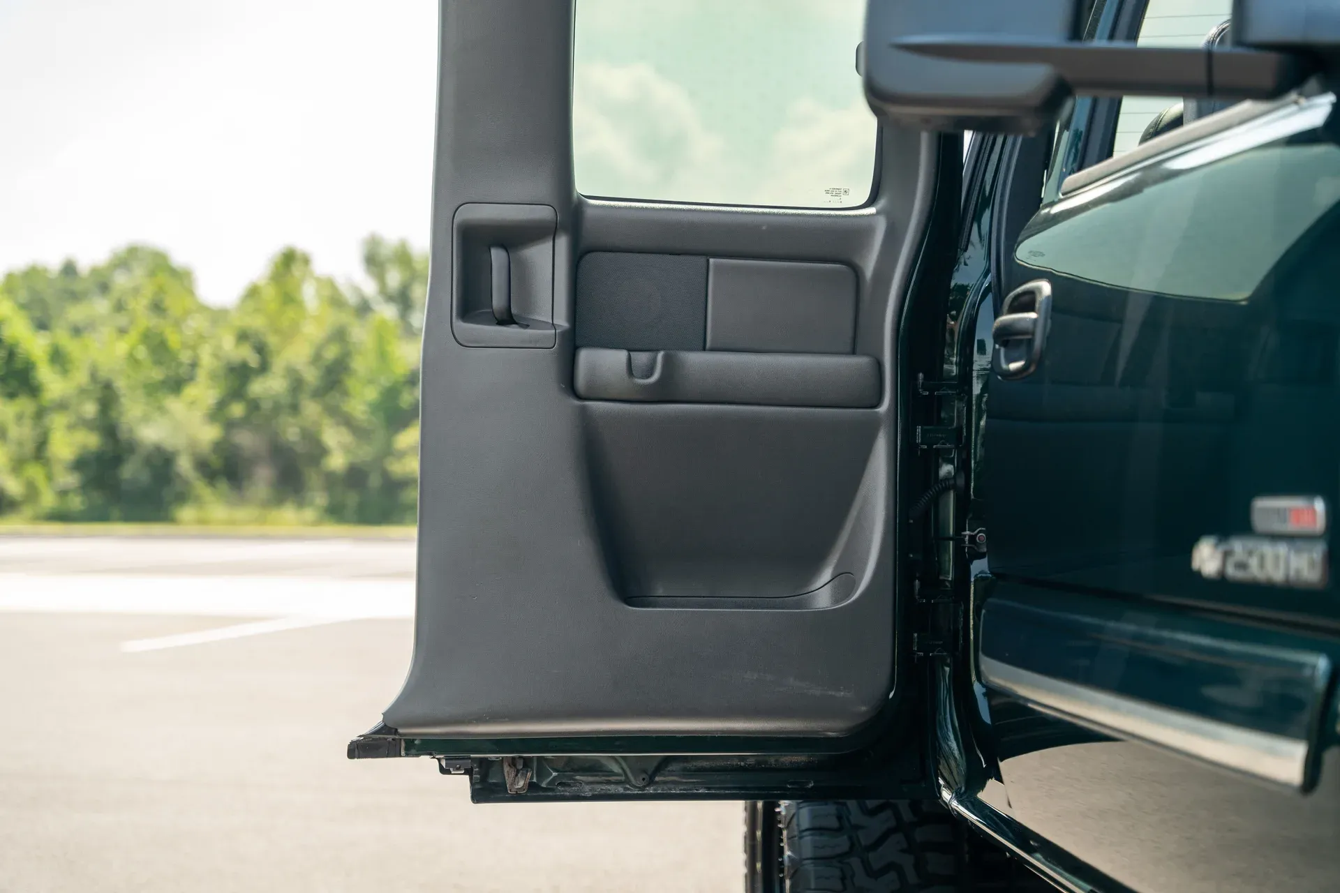 imgi_110_2004-chevrolet-silverado-2500hd-ext-cab-143-5-wb-4wd-lt