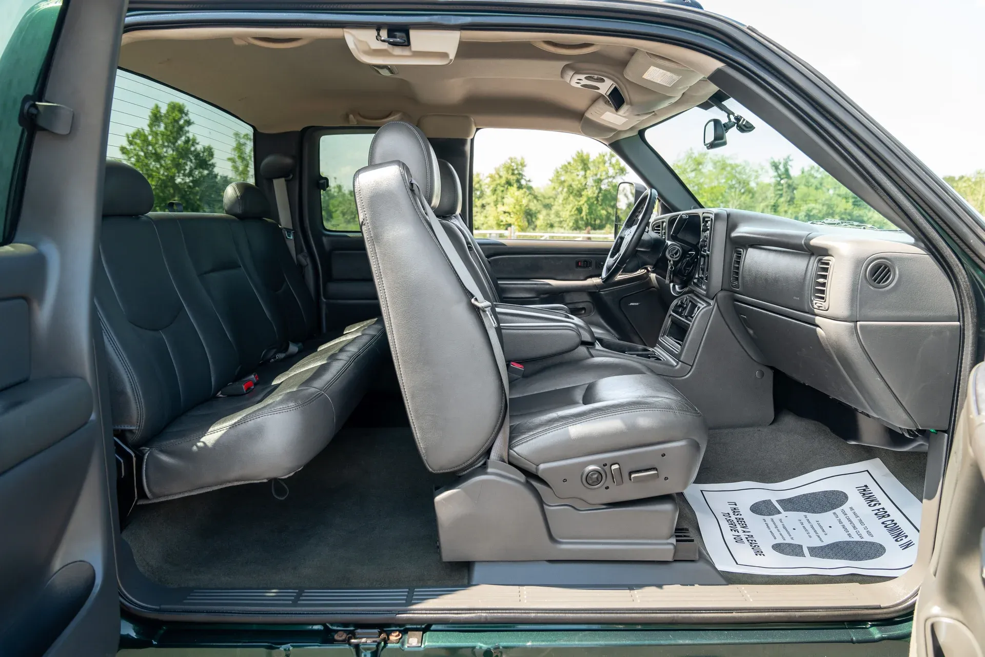 imgi_111_2004-chevrolet-silverado-2500hd-ext-cab-143-5-wb-4wd-lt