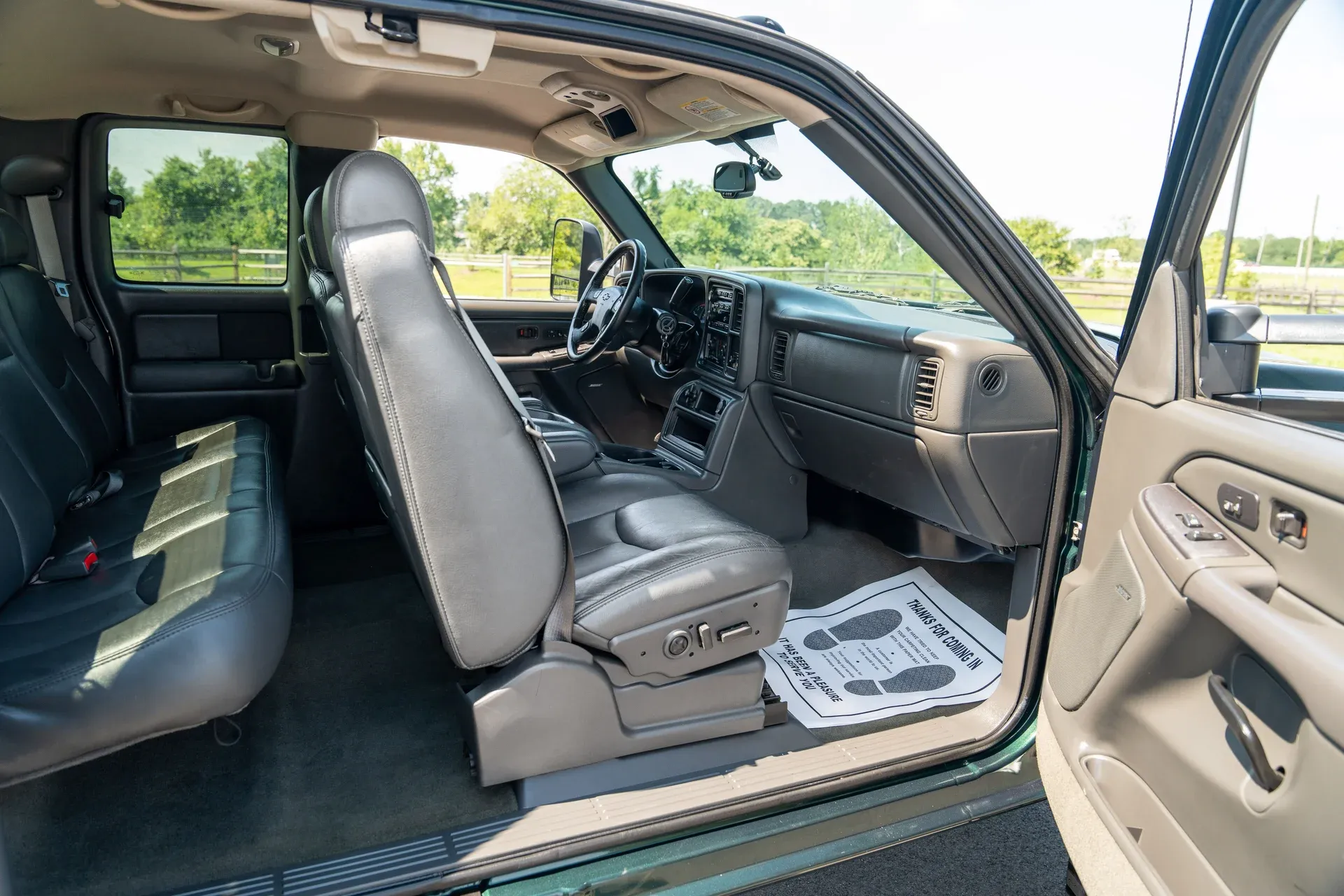imgi_114_2004-chevrolet-silverado-2500hd-ext-cab-143-5-wb-4wd-lt