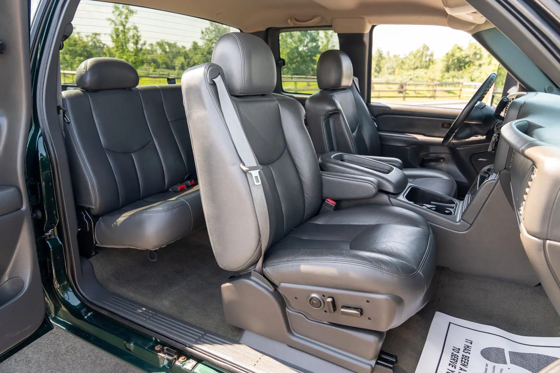 imgi_115_2004-chevrolet-silverado-2500hd-ext-cab-143-5-wb-4wd-lt