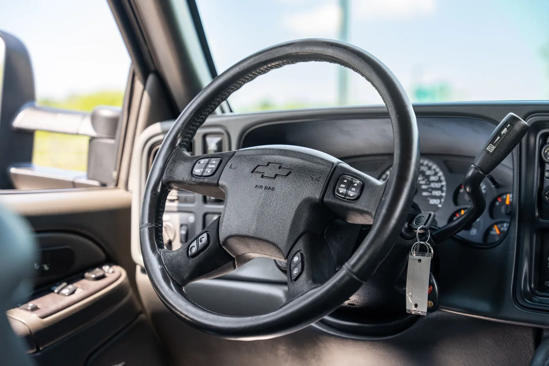 imgi_116_2004-chevrolet-silverado-2500hd-ext-cab-143-5-wb-4wd-lt