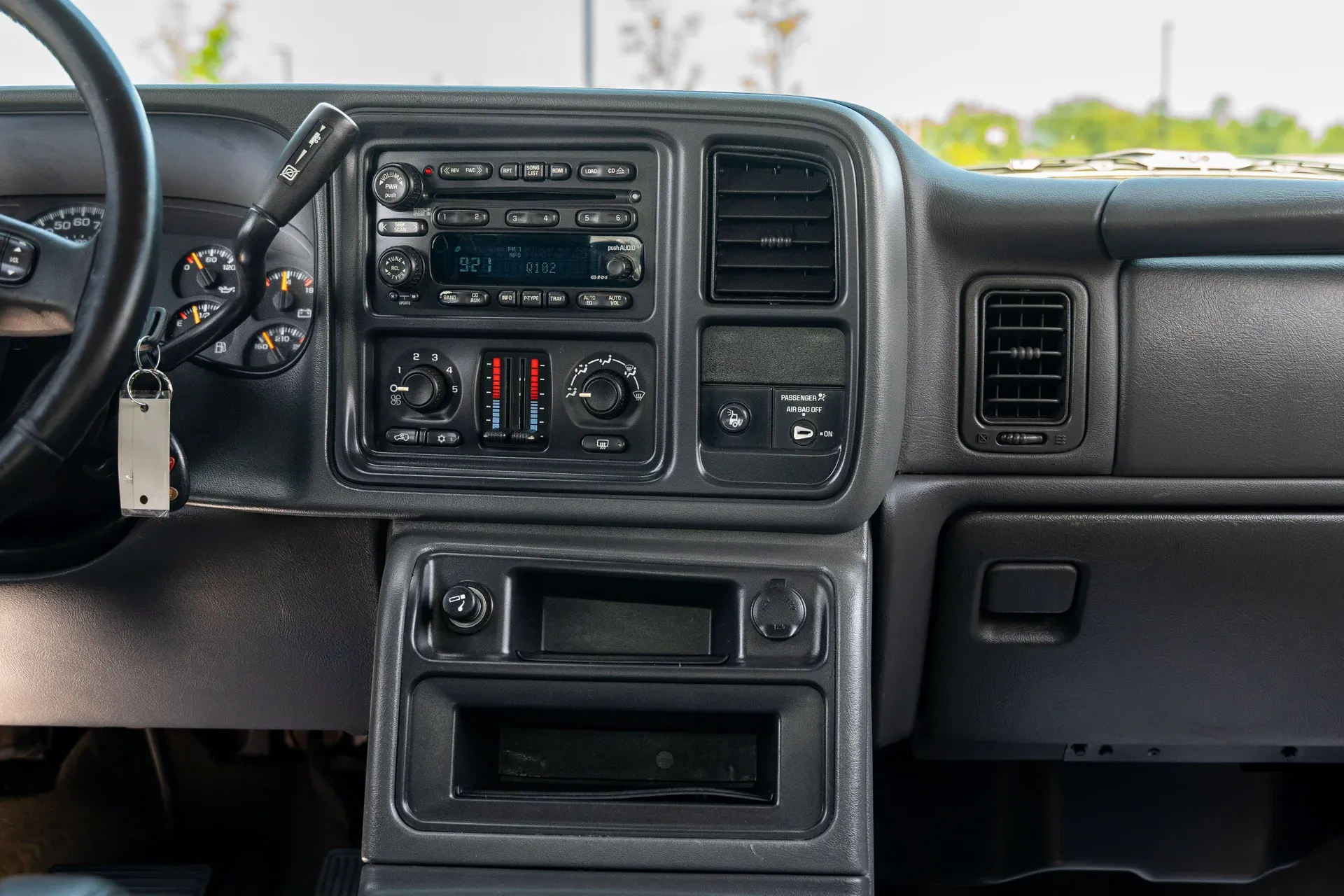 imgi_119_2004-chevrolet-silverado-2500hd-ext-cab-143-5-wb-4wd-lt