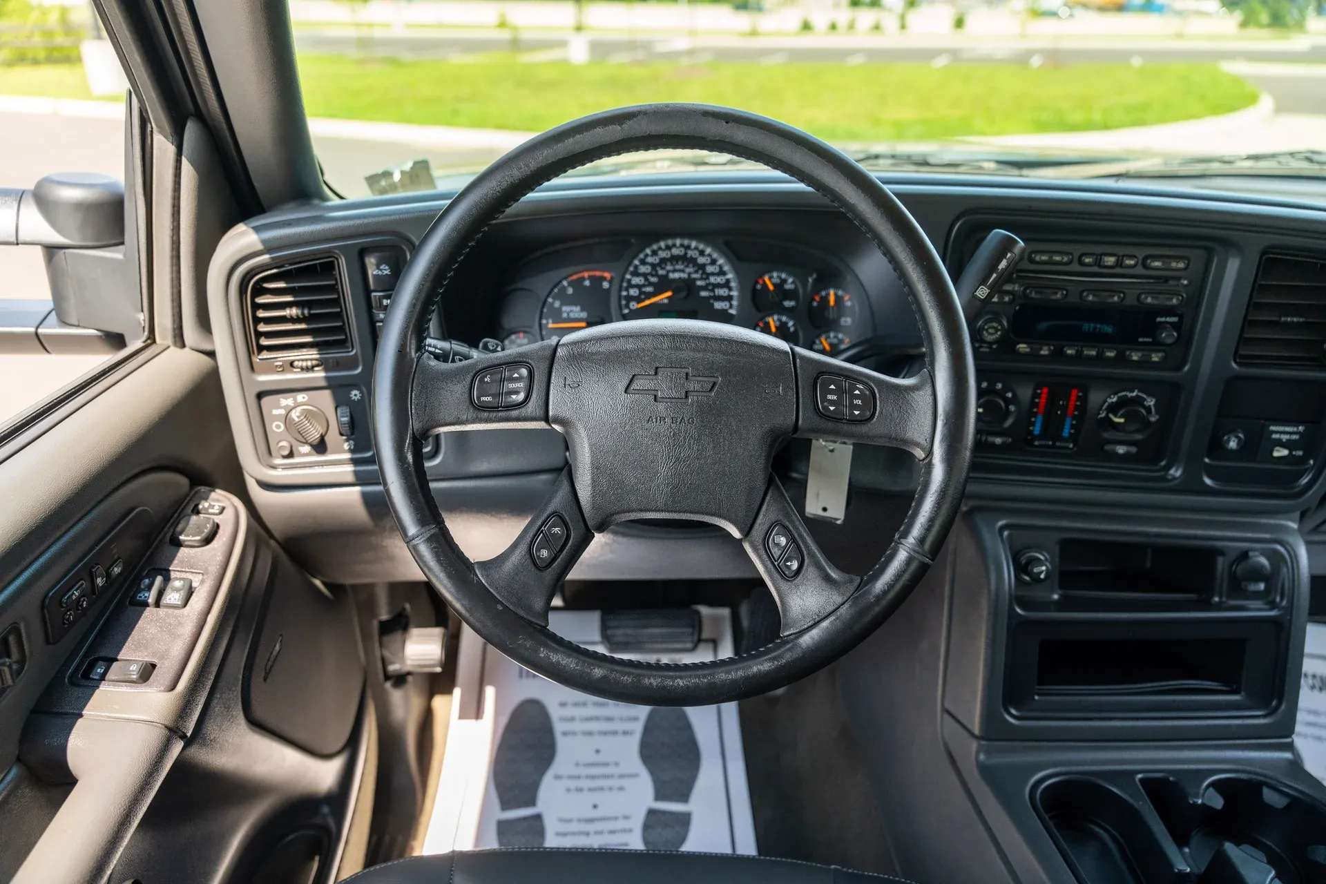 imgi_122_2004-chevrolet-silverado-2500hd-ext-cab-143-5-wb-4wd-lt