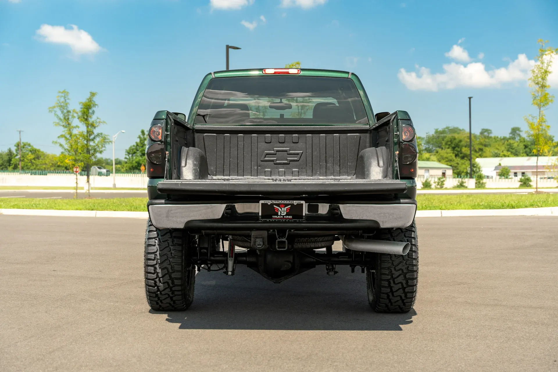 imgi_125_2004-chevrolet-silverado-2500hd-ext-cab-143-5-wb-4wd-lt