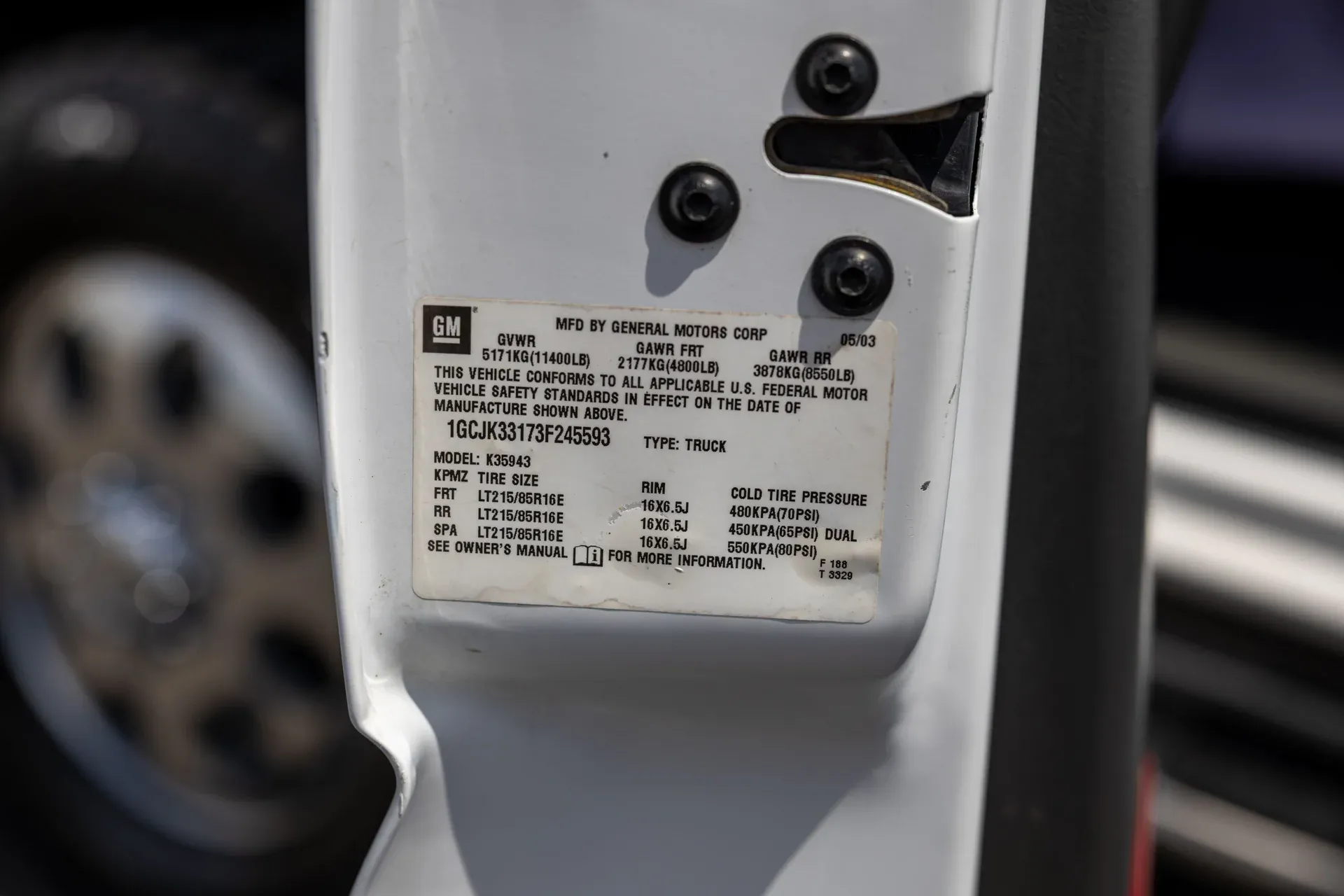 imgi_127_2003-chevrolet-silverado-3500-crew-cab-167-wb-4wd-drw