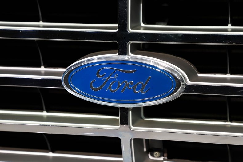 imgi_61_1985-ford-f150-xlt-lariat