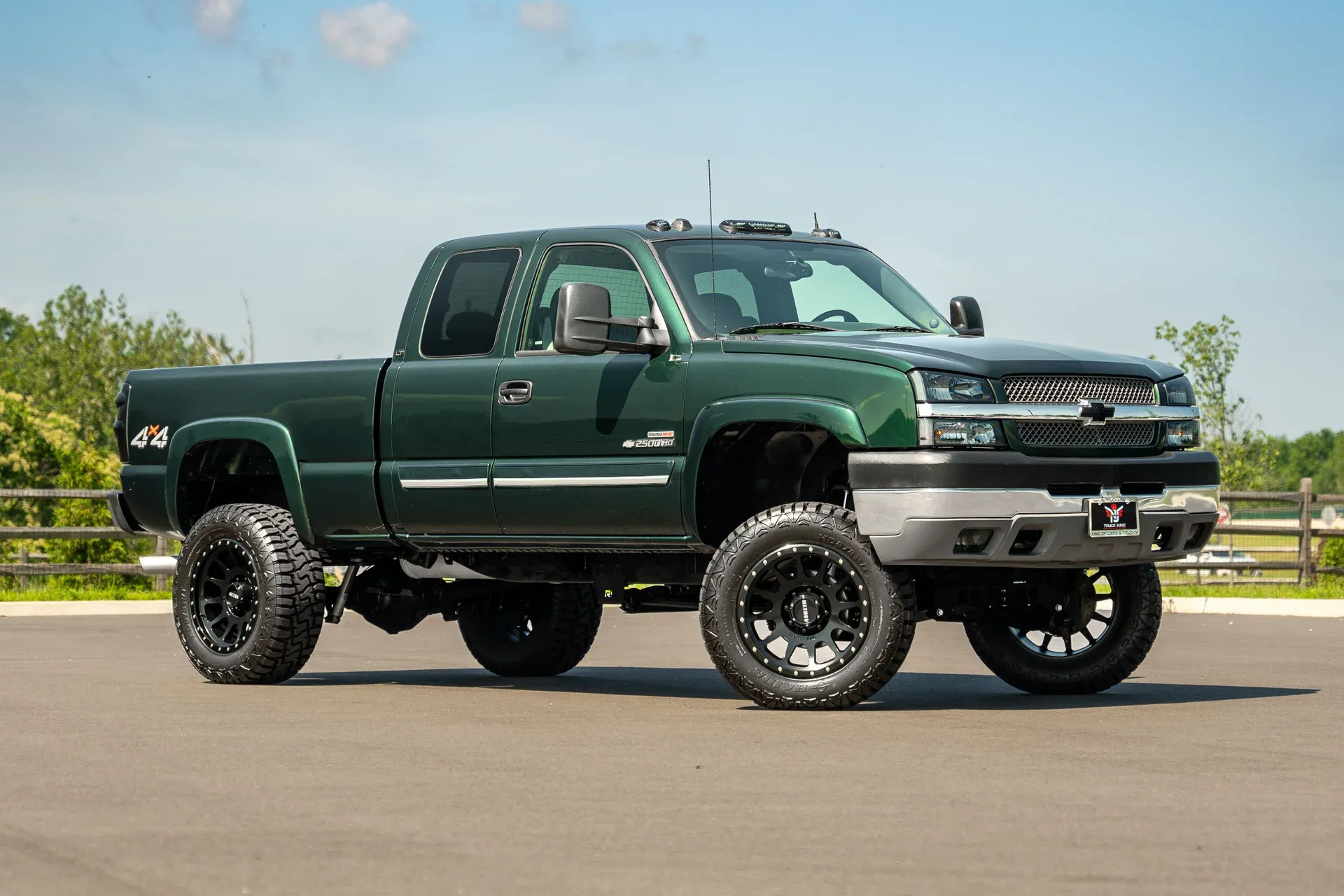 imgi_69_2004-chevrolet-silverado-2500hd-ext-cab-143-5-wb-4wd-lt