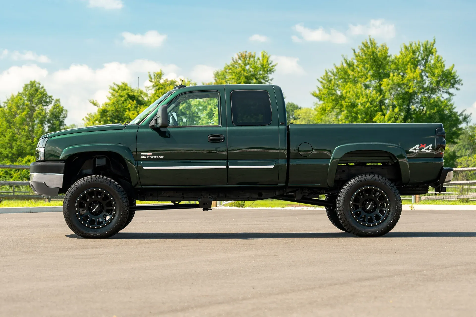 imgi_75_2004-chevrolet-silverado-2500hd-ext-cab-143-5-wb-4wd-lt