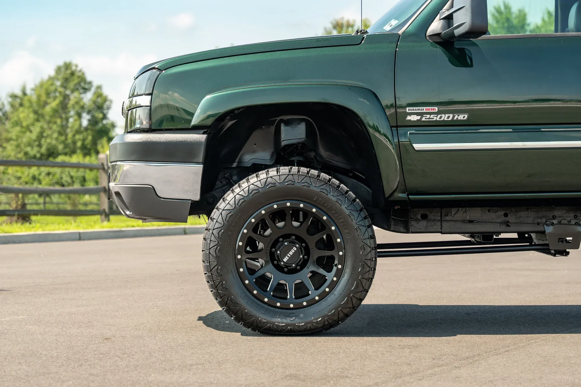 imgi_77_2004-chevrolet-silverado-2500hd-ext-cab-143-5-wb-4wd-lt
