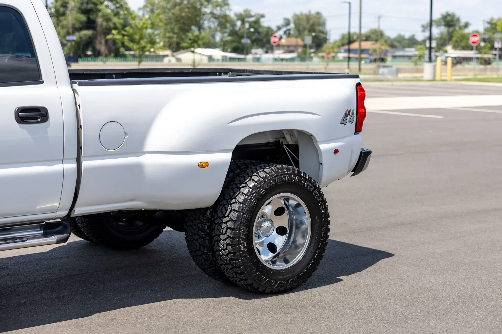 imgi_79_2003-chevrolet-silverado-3500-crew-cab-167-wb-4wd-drw
