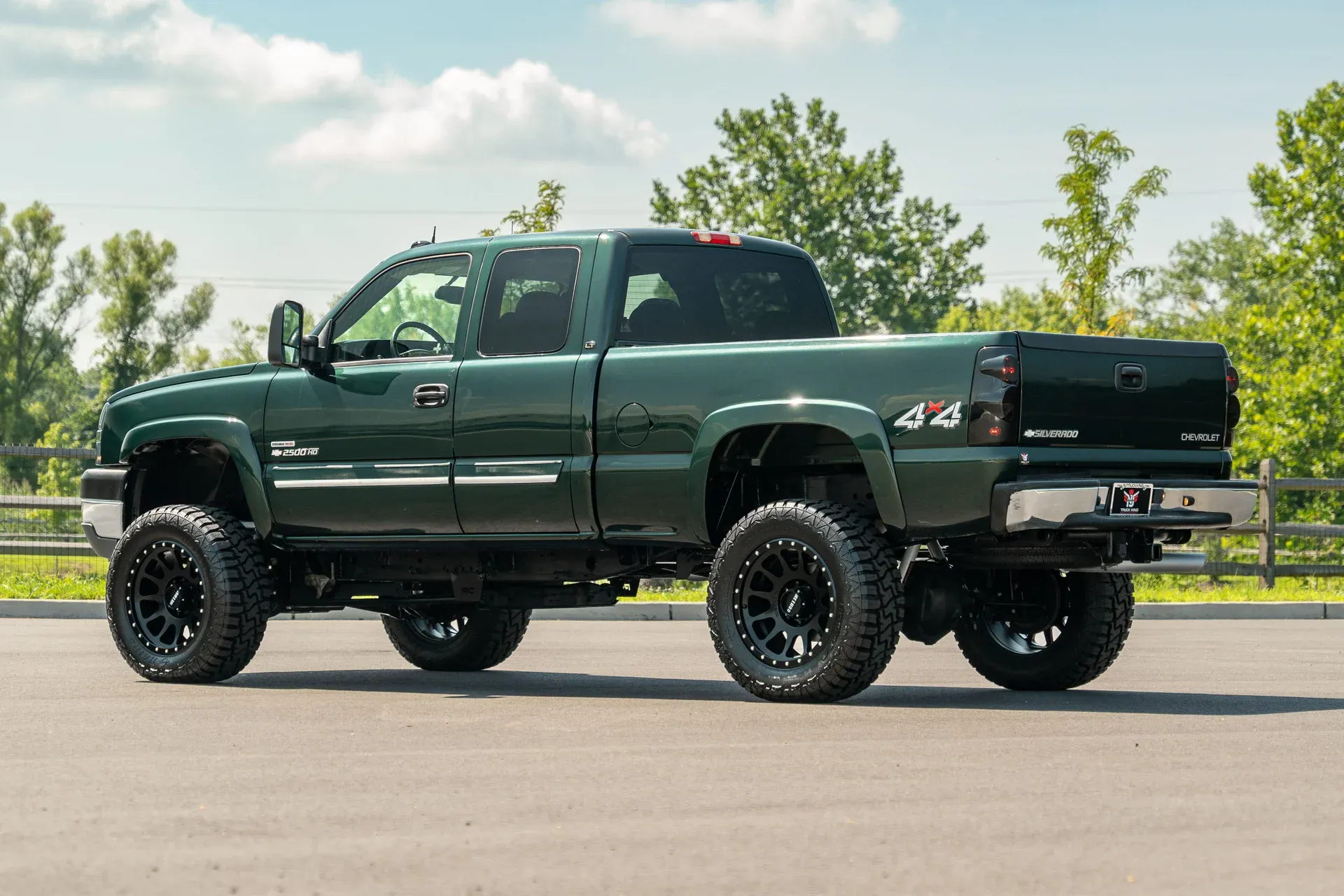 imgi_79_2004-chevrolet-silverado-2500hd-ext-cab-143-5-wb-4wd-lt