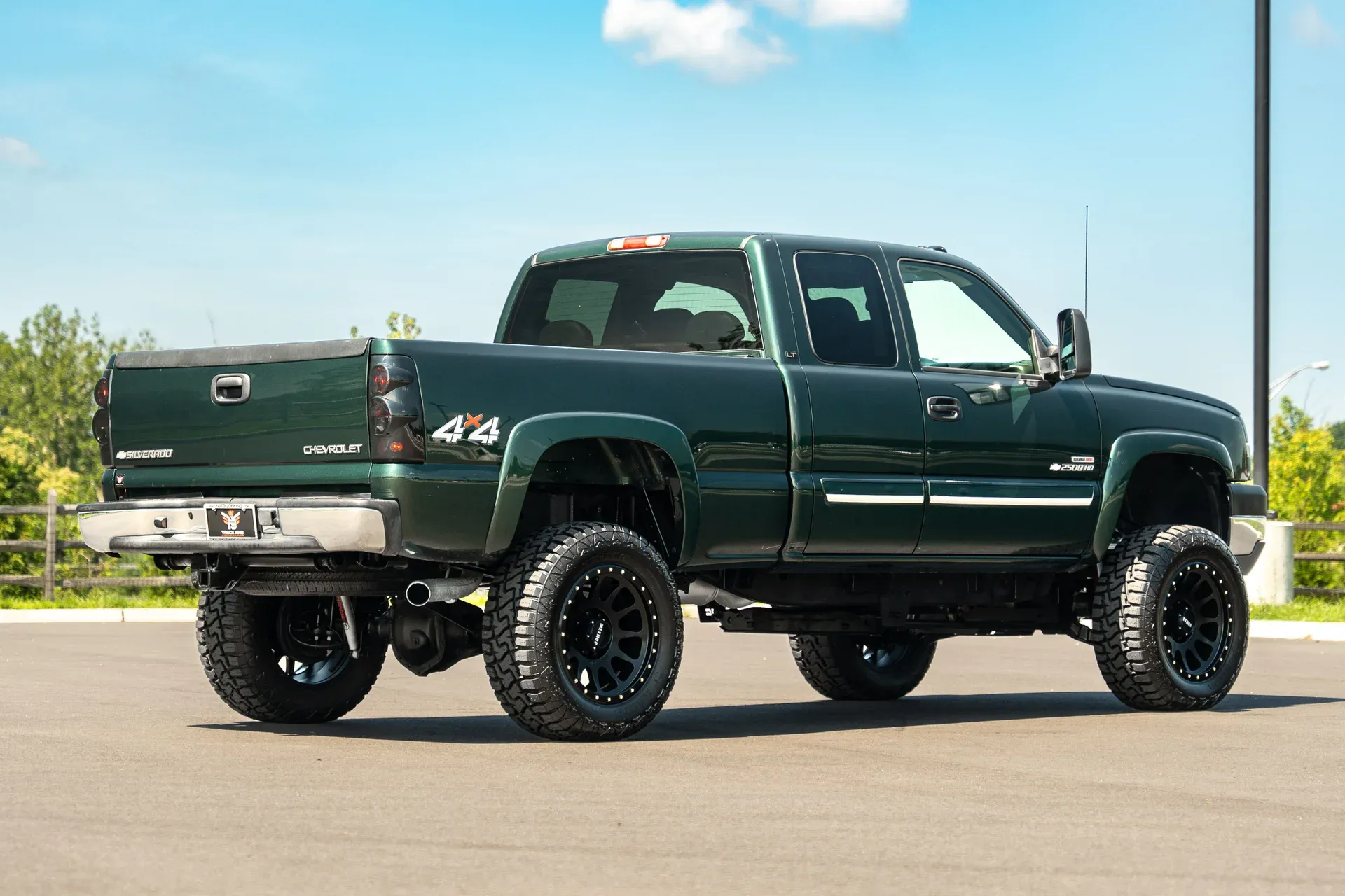 imgi_88_2004-chevrolet-silverado-2500hd-ext-cab-143-5-wb-4wd-lt