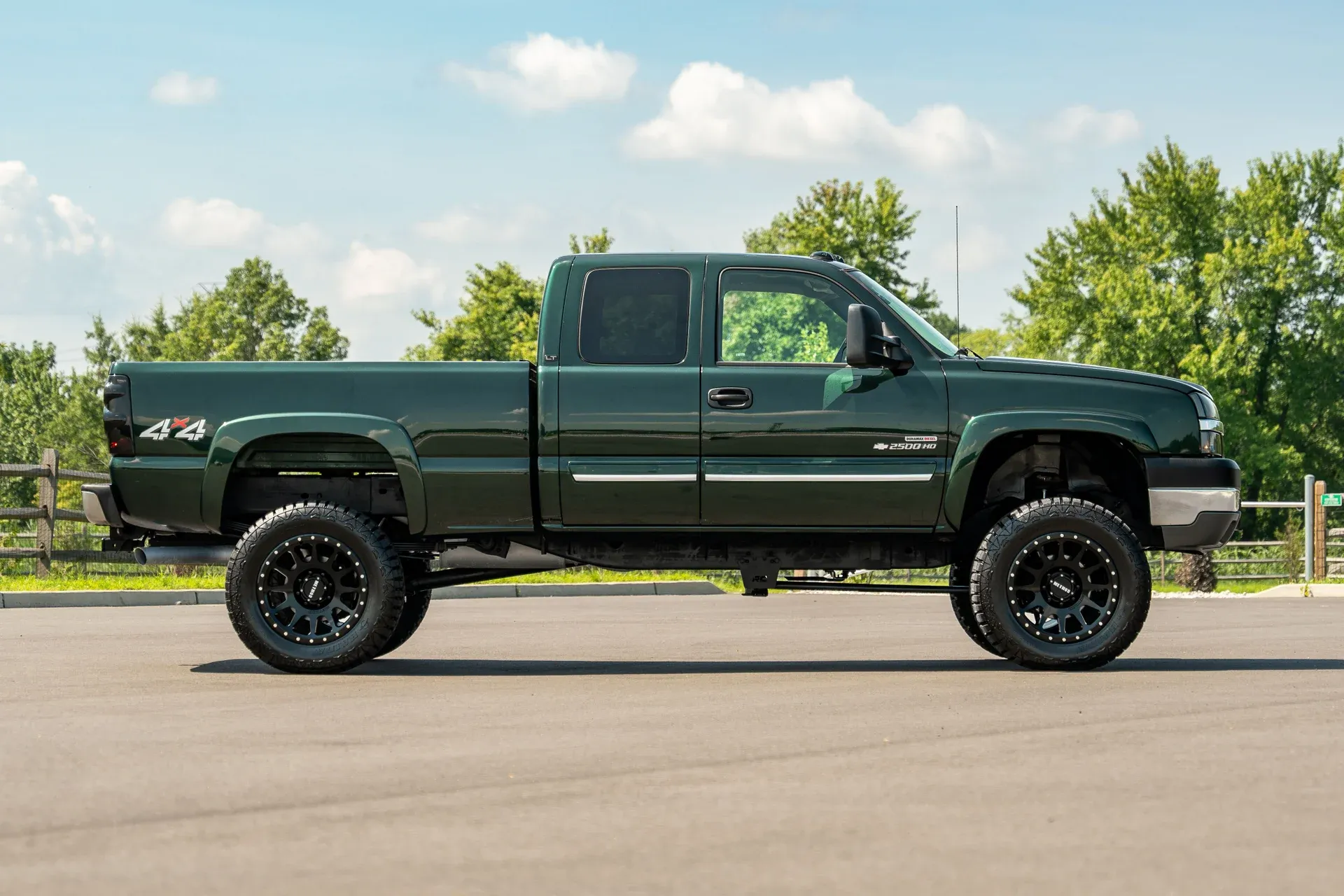imgi_89_2004-chevrolet-silverado-2500hd-ext-cab-143-5-wb-4wd-lt