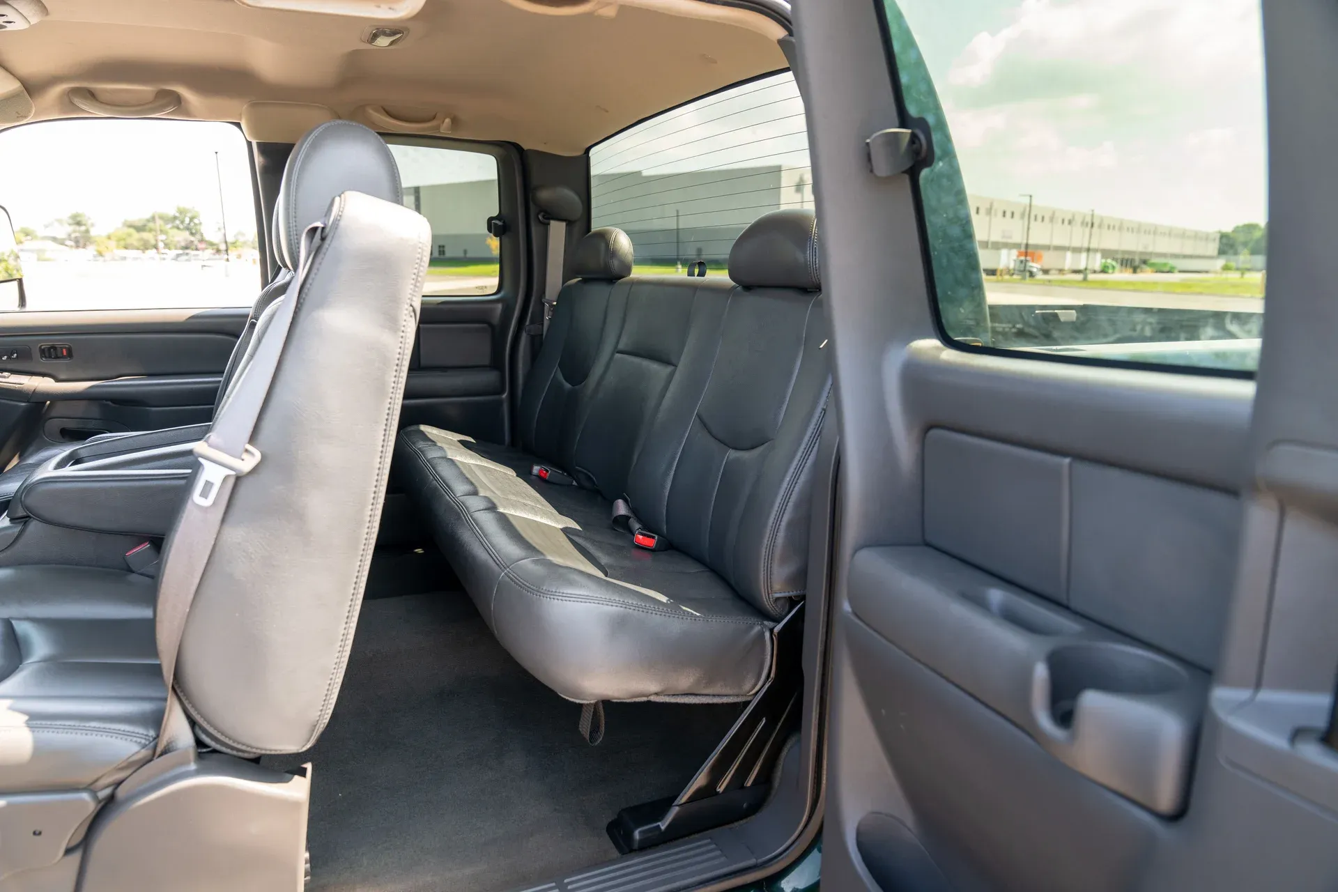 imgi_99_2004-chevrolet-silverado-2500hd-ext-cab-143-5-wb-4wd-lt