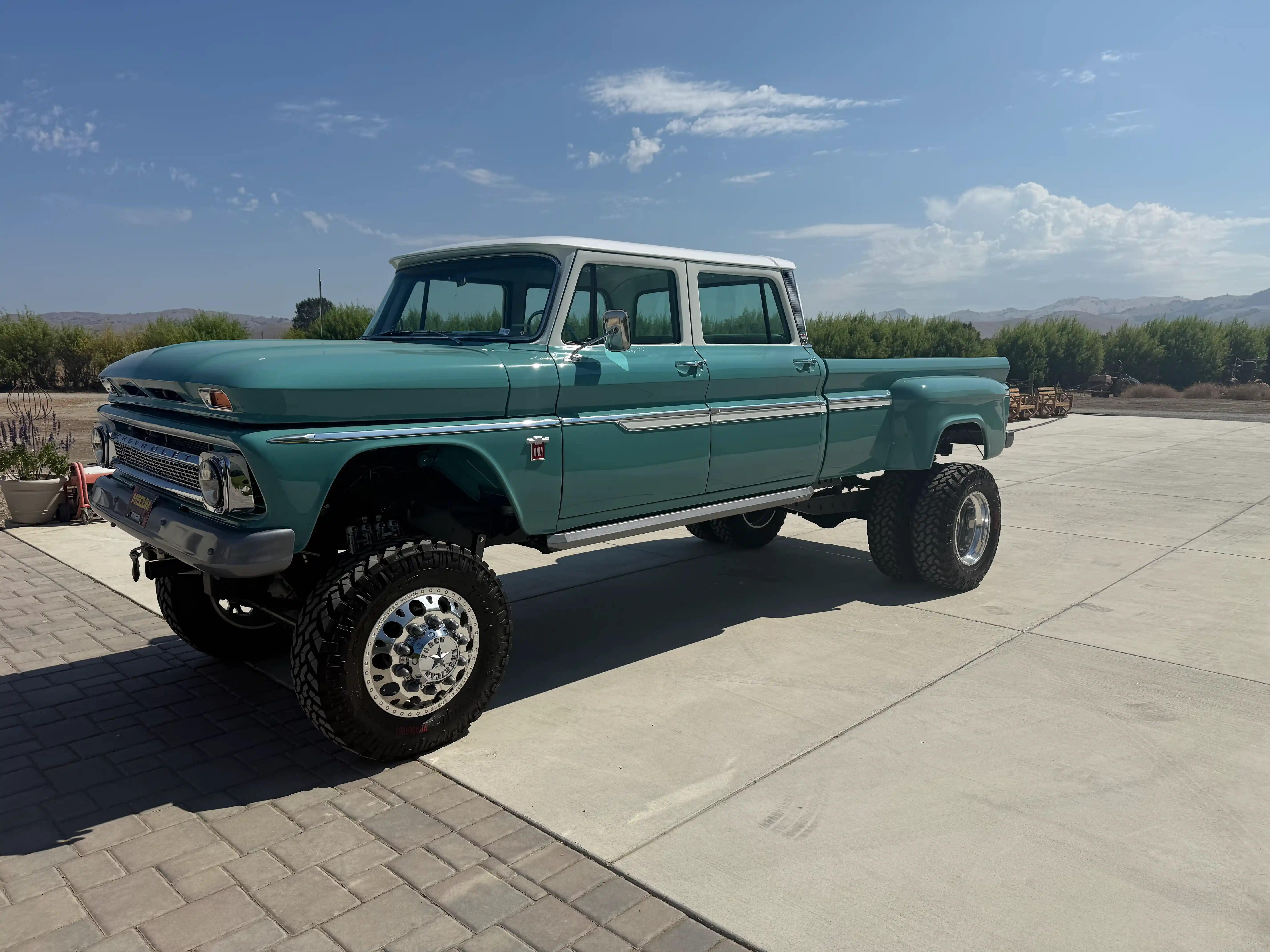 1966-Chevy-crew-cab-4-door-4x4-custom-for-sale-02