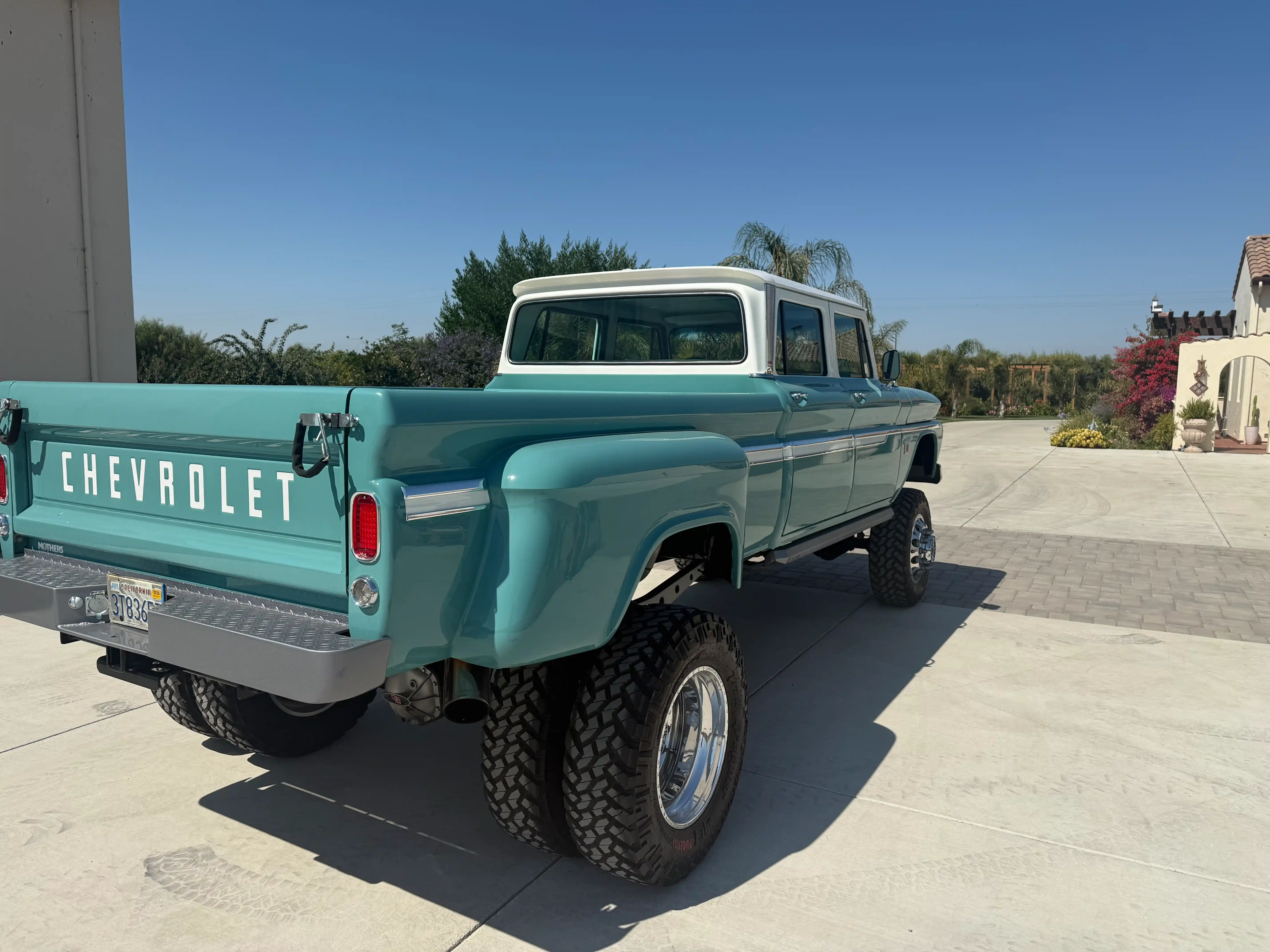 1966-Chevy-crew-cab-4-door-4x4-custom-for-sale-04
