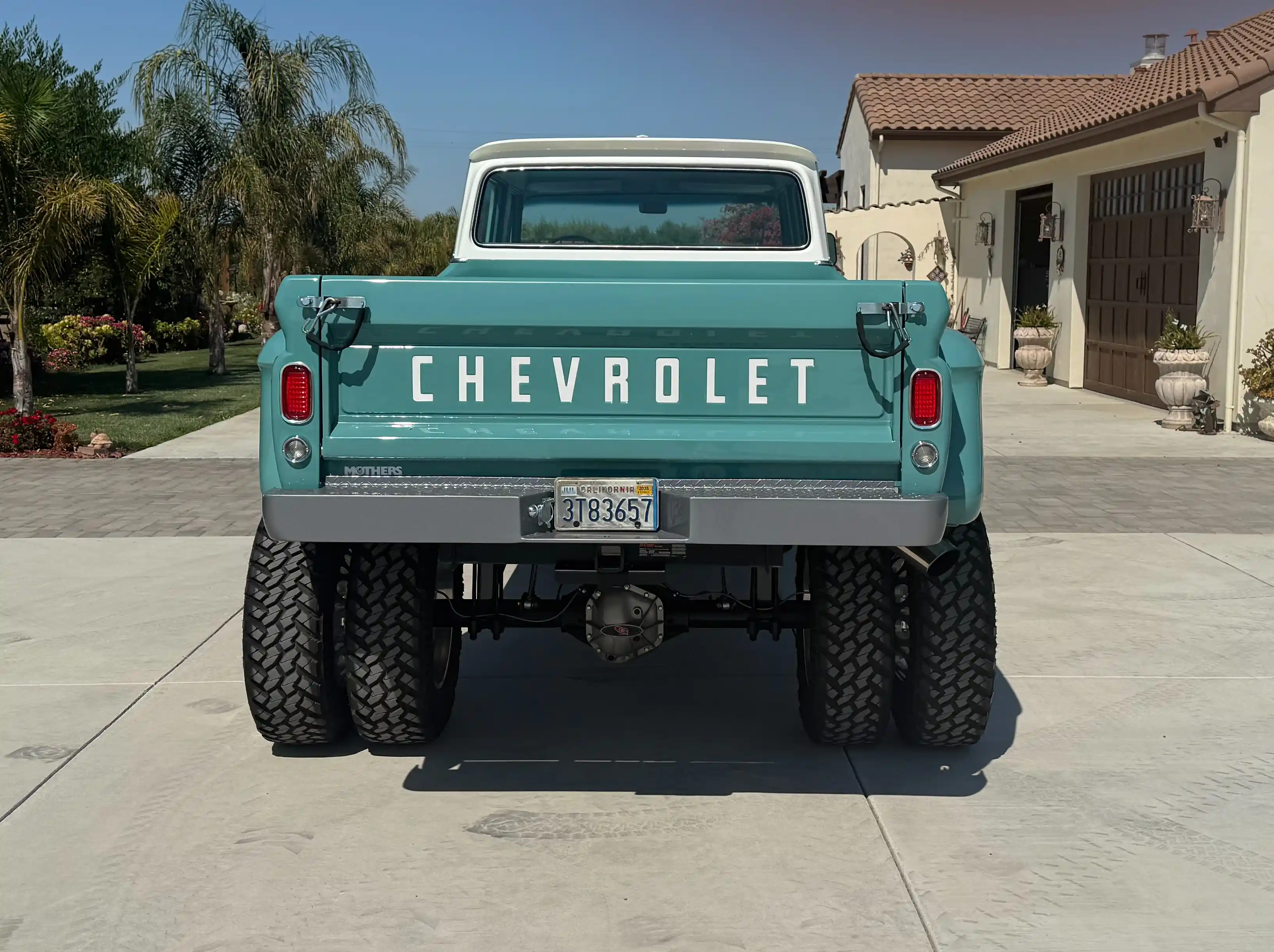 1966-Chevy-crew-cab-4-door-4x4-custom-for-sale-05