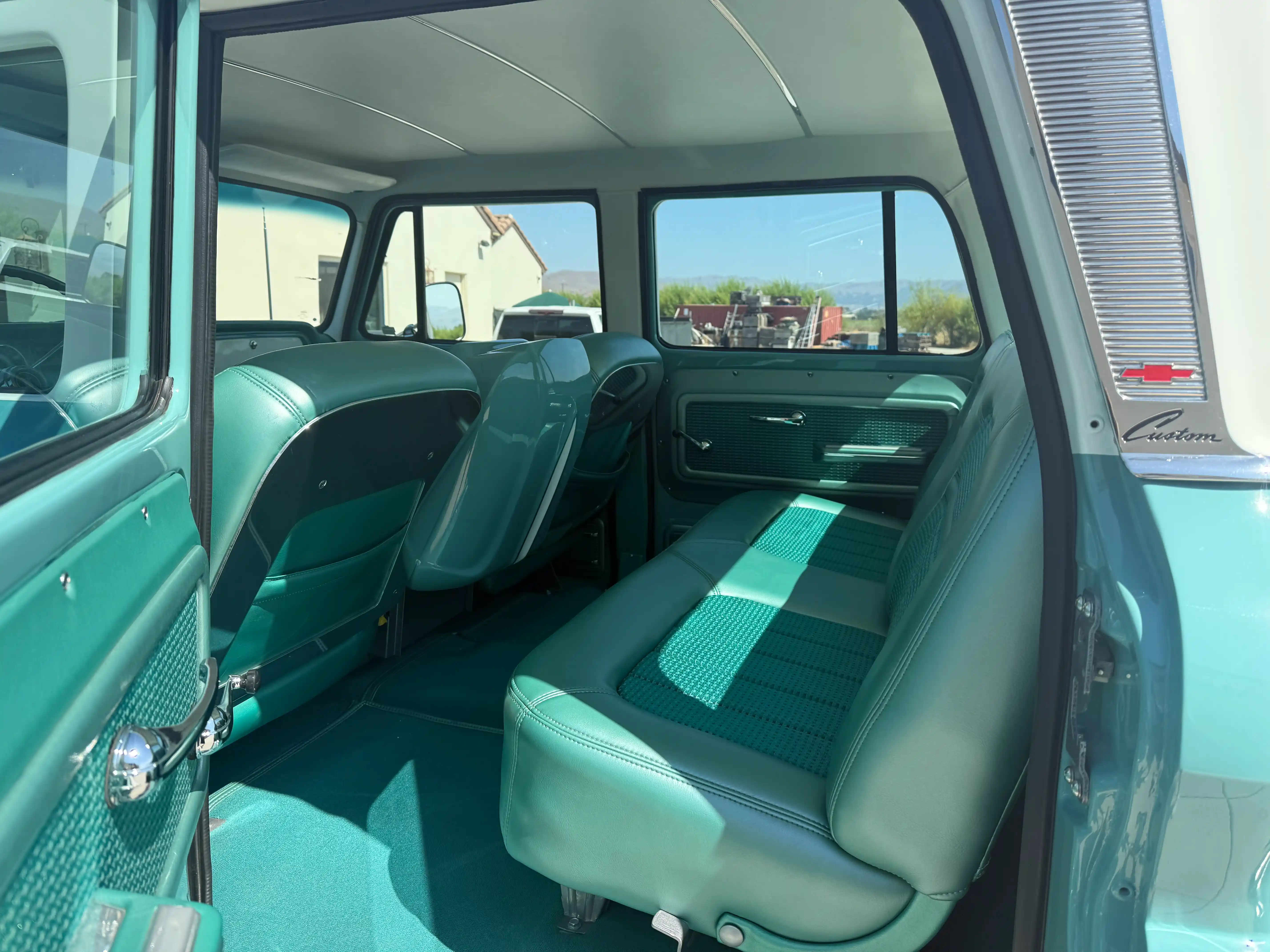 1966-Chevy-crew-cab-4-door-4x4-custom-for-sale-07