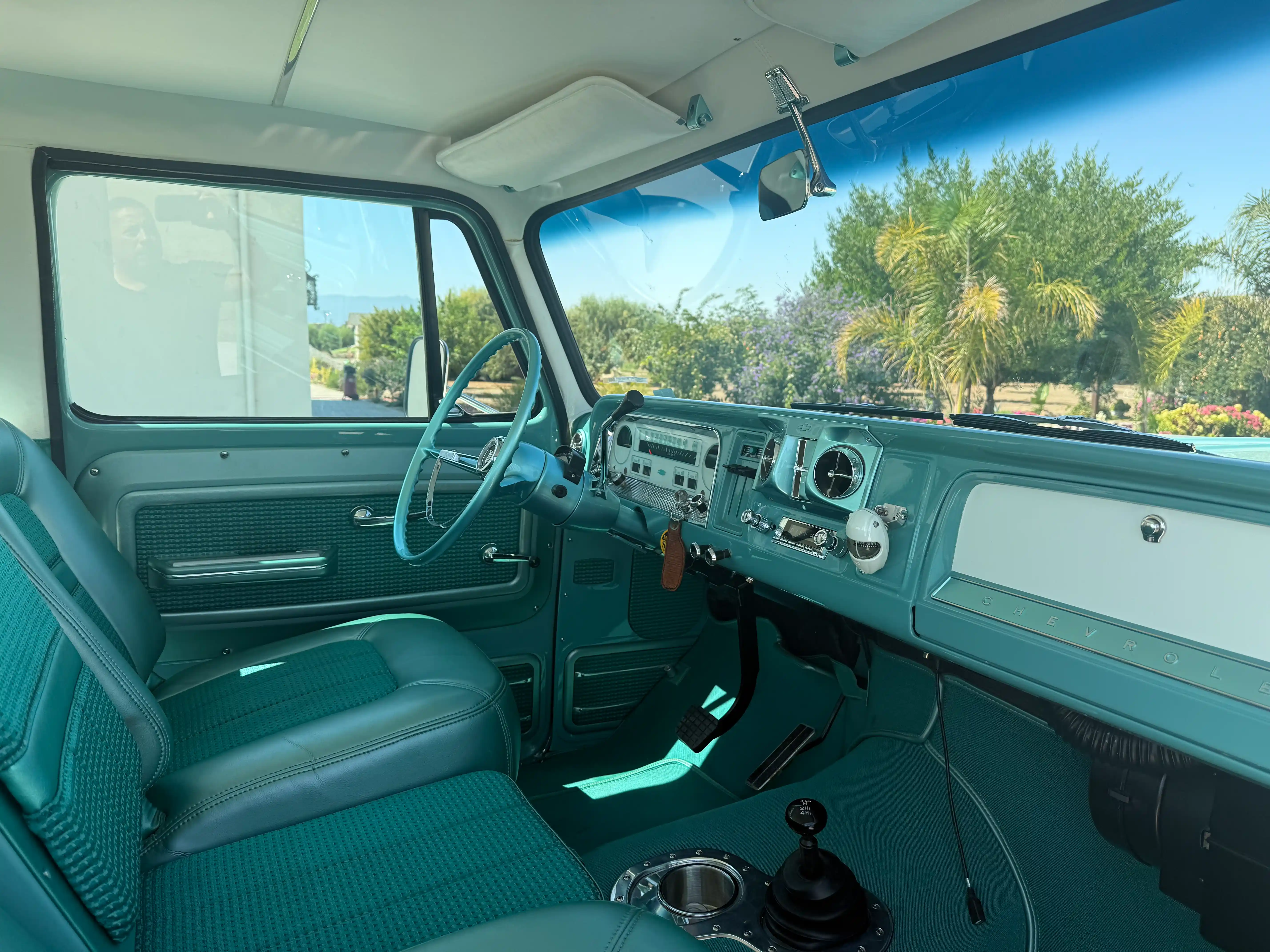 1966-Chevy-crew-cab-4-door-4x4-custom-for-sale-09