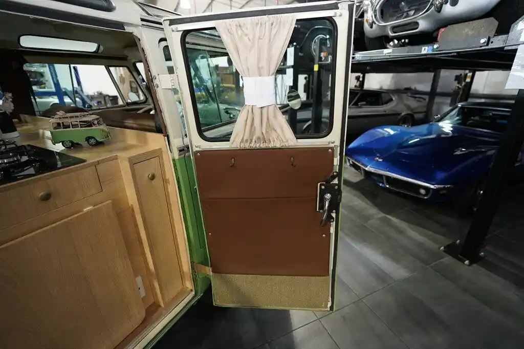 1966-volkwagen-bus-for-sale-boerne-tx-32