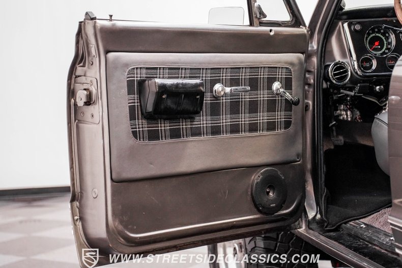 1970-chevrolet-k5-blazer-restomod (52)