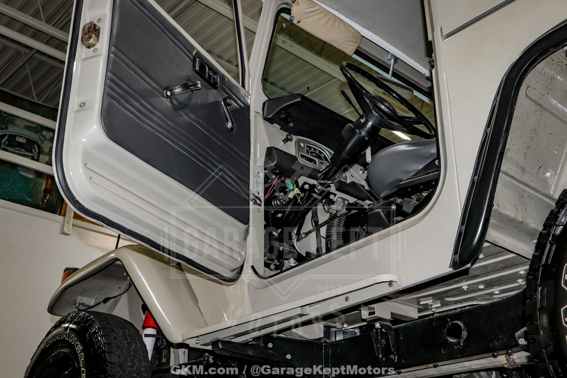 1975-toyota-land-cruiser-fj40 (72)