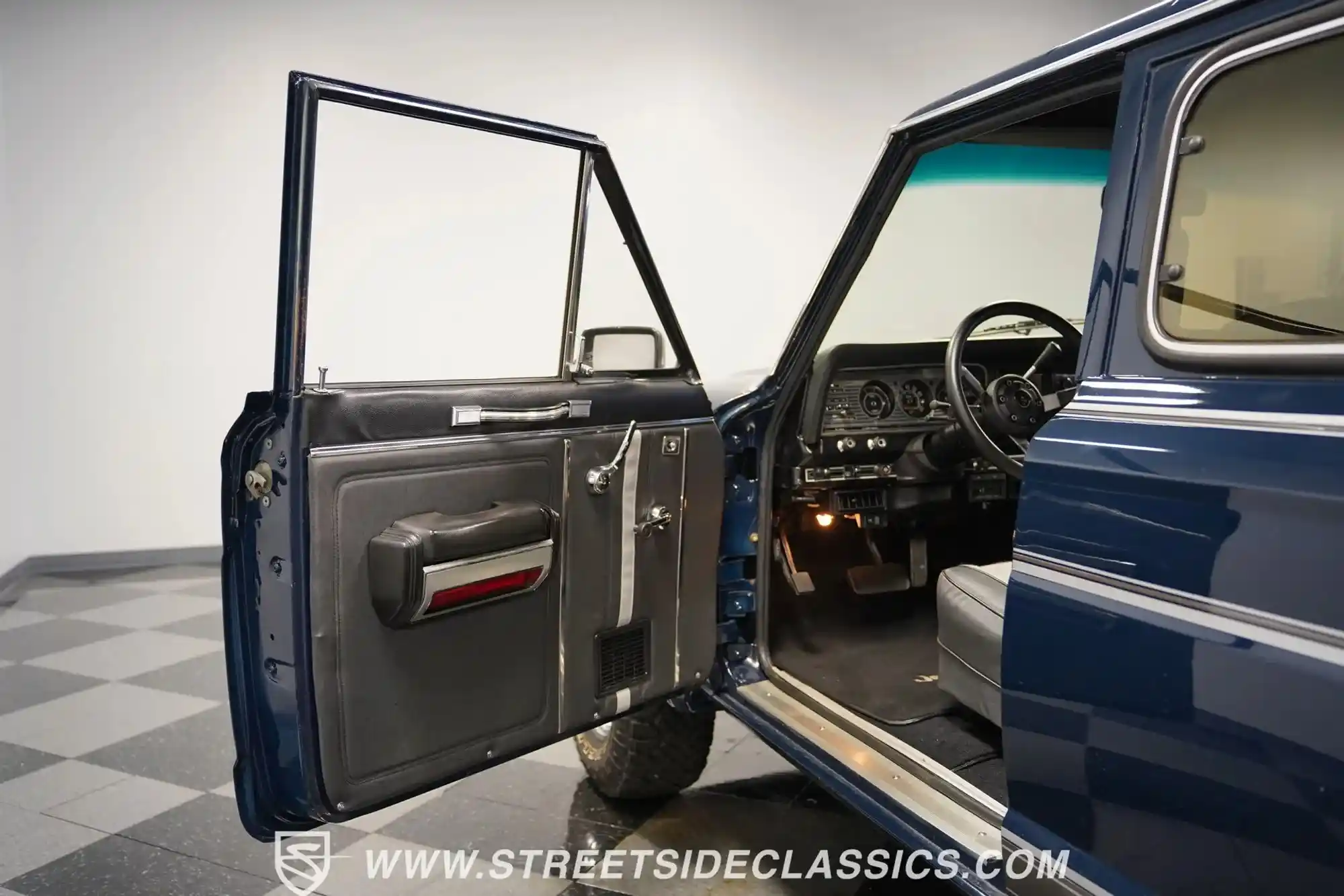 1980-jeep-cherokee-lardeo-for-sale-charlotte-nc-streetside-classics-45