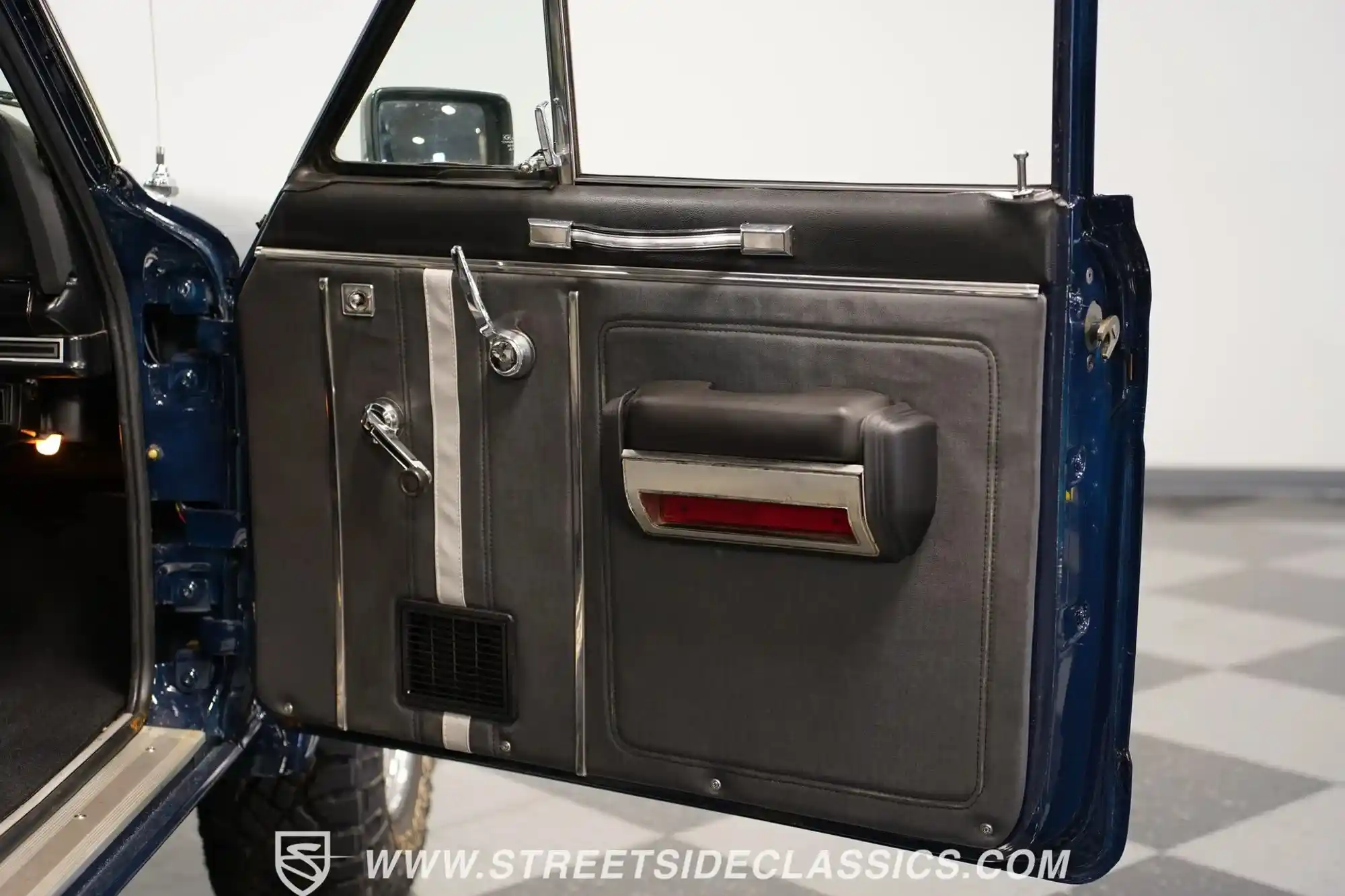 1980-jeep-cherokee-lardeo-for-sale-charlotte-nc-streetside-classics-57