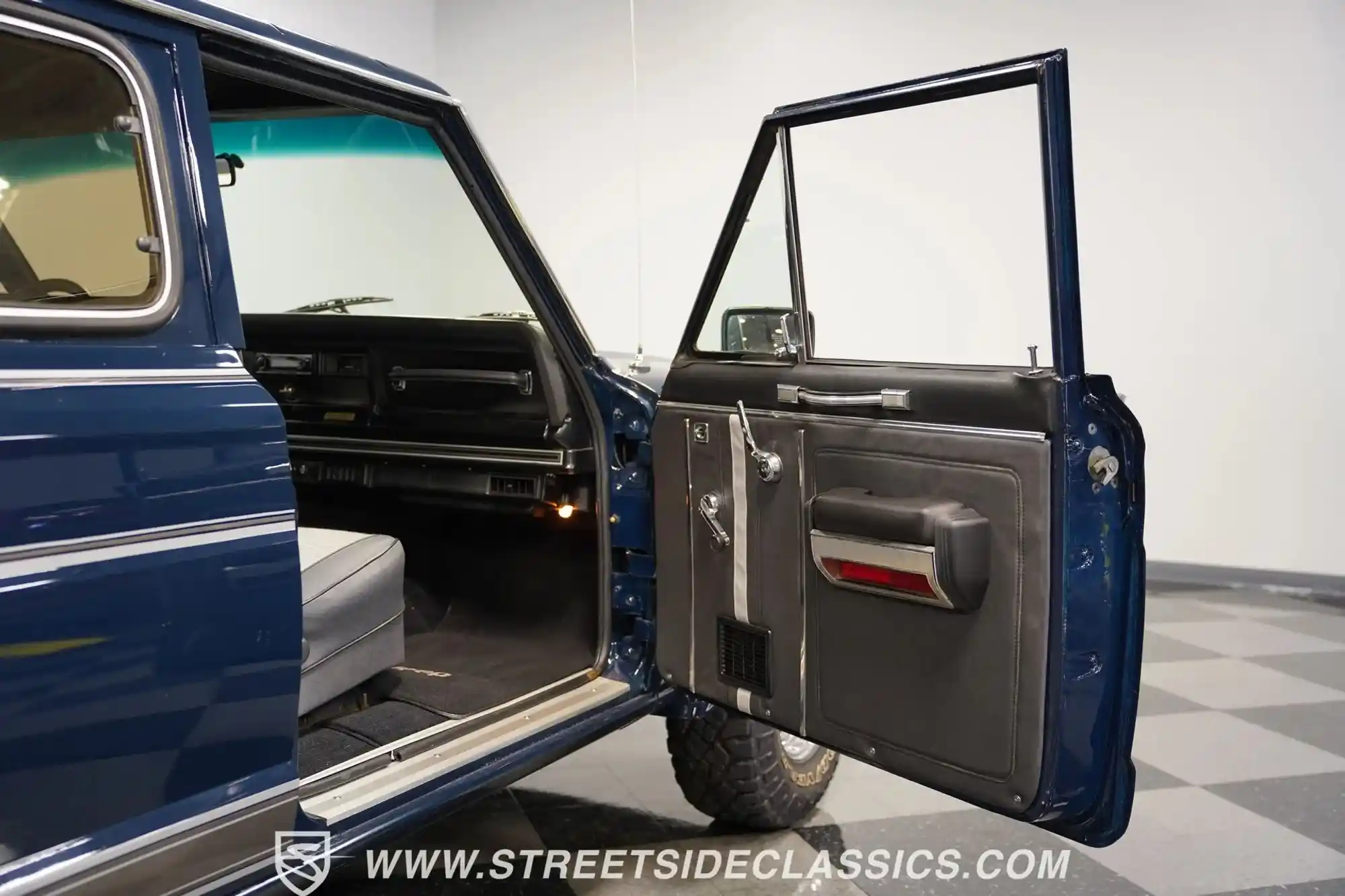 1980-jeep-cherokee-lardeo-for-sale-charlotte-nc-streetside-classics-59