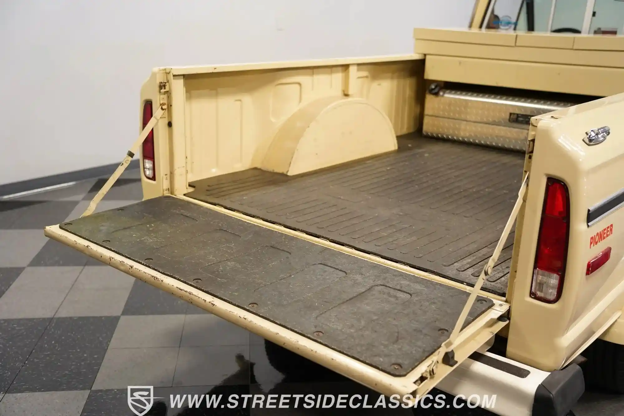 1985-jeep-j10-pioneer-for-sale-charlotte-nc-31