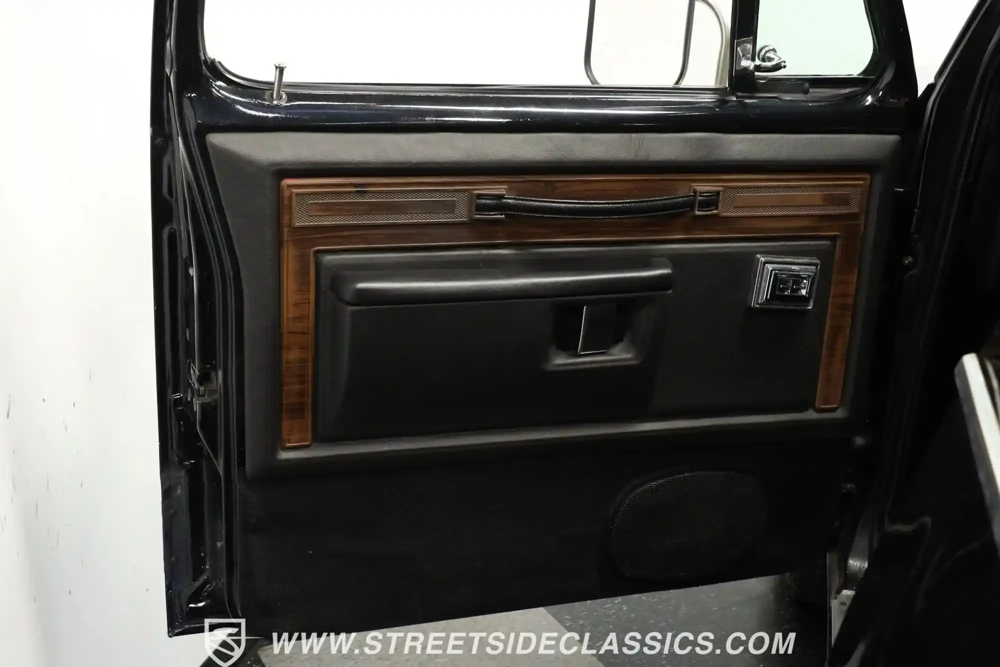 1986-dodge-ramcharger-prospector-for-sale-tampa-fl-41