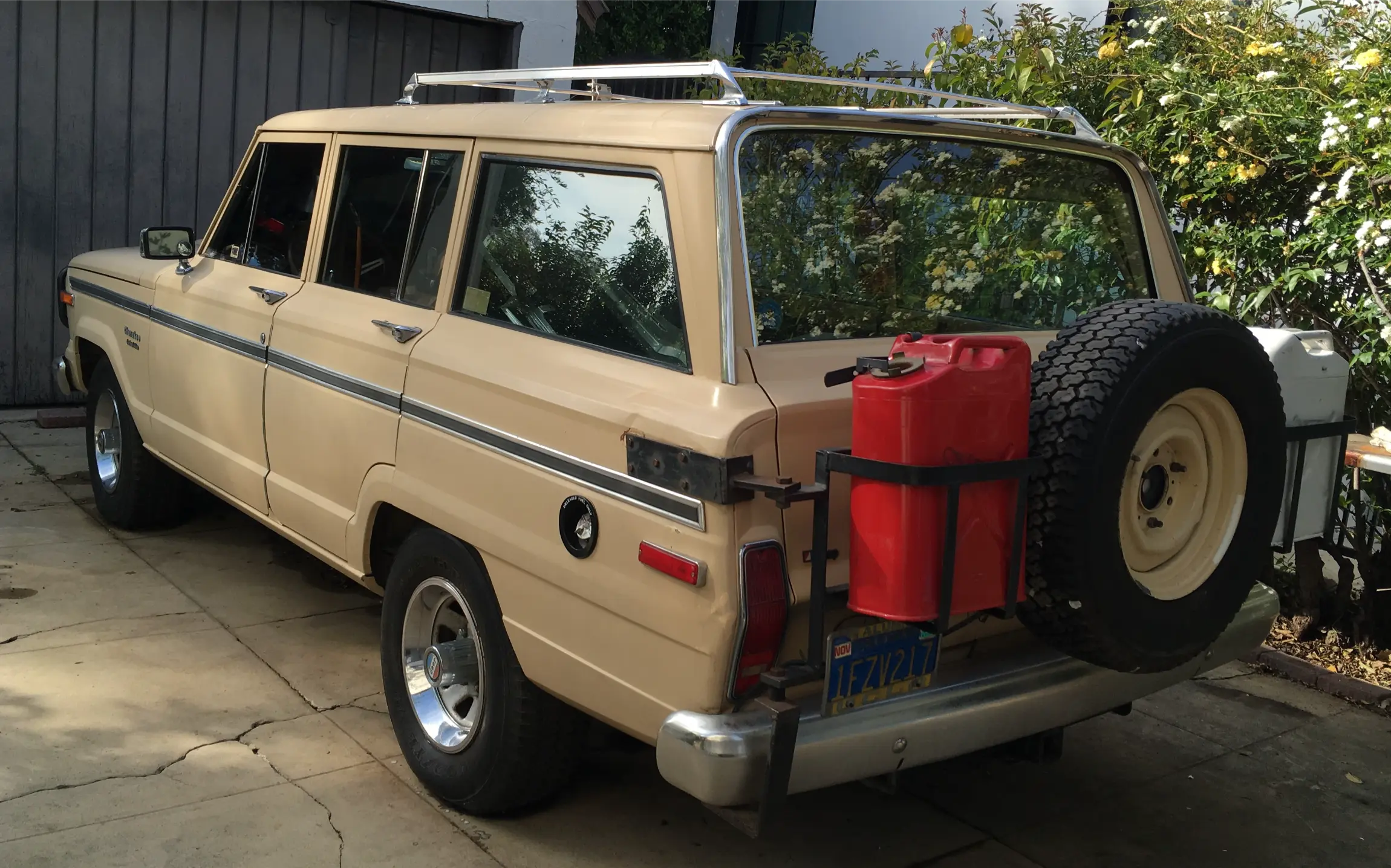 1986-jeep-wagoneer-for-sale-california-02