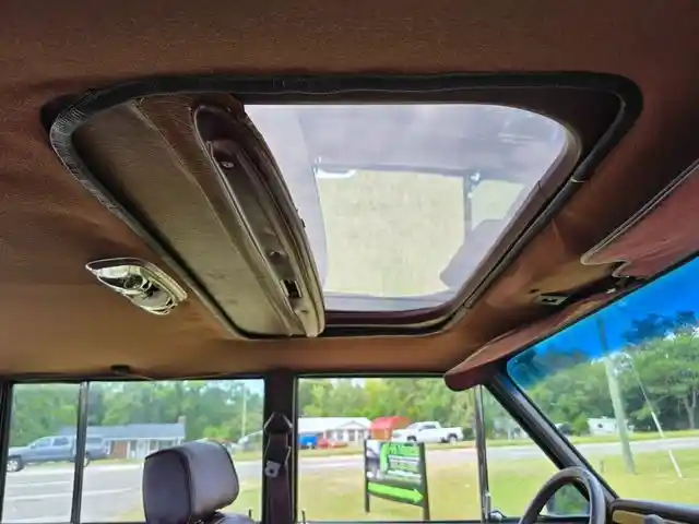 1987-jeep-grand-wagoneer-for-sale-hope-mills-nc-35