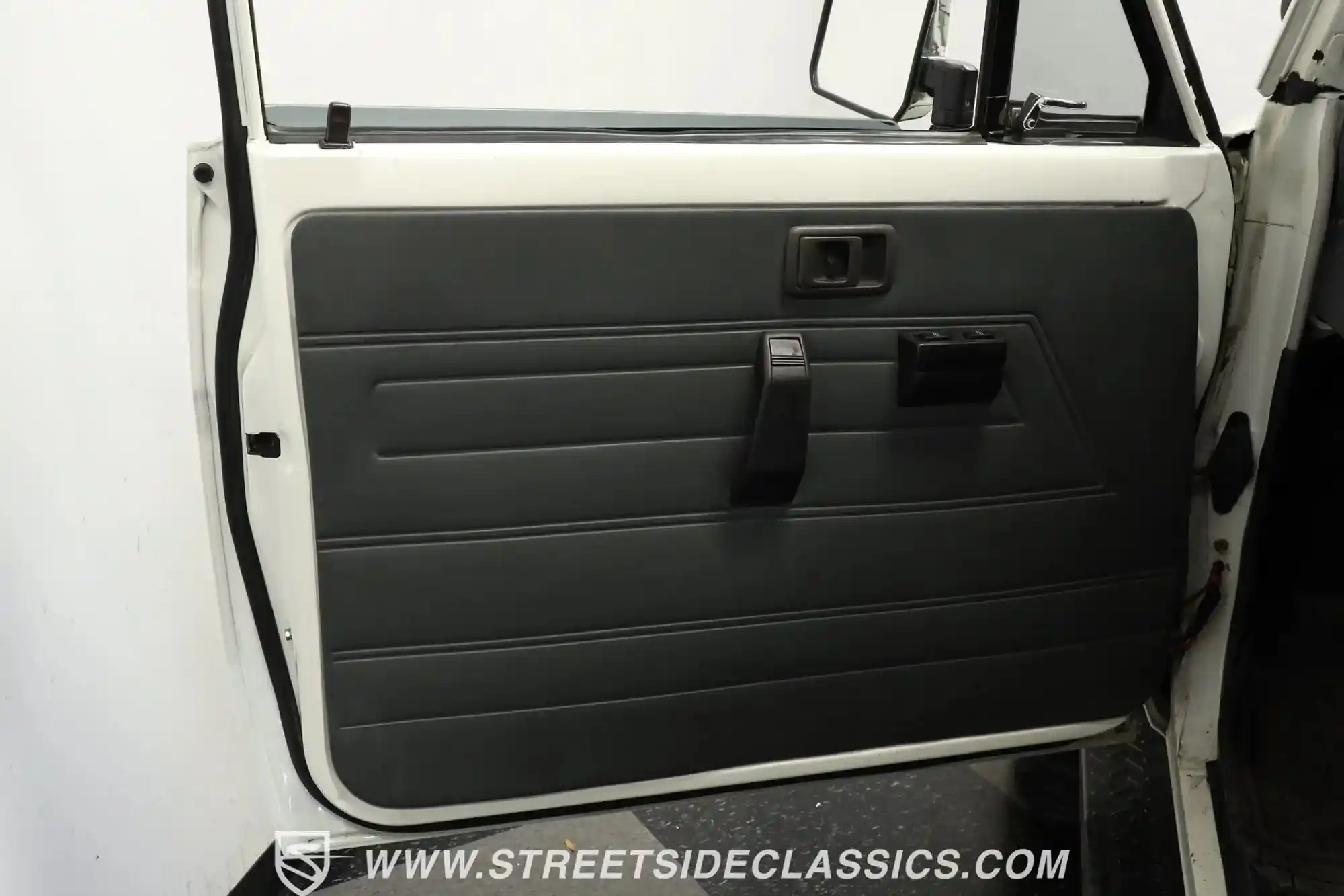 1987-toyota-land-cruiser-fj73-for-sale-streetside-classics-tampa-fl-40
