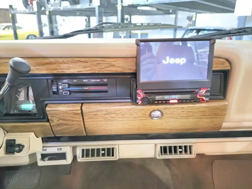 1988-jeep-grand-wagoneer-for-sale-boerne-tx-18