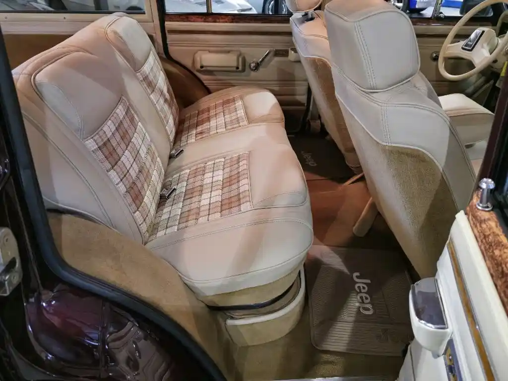 1988-jeep-grand-wagoneer-for-sale-boerne-tx-24