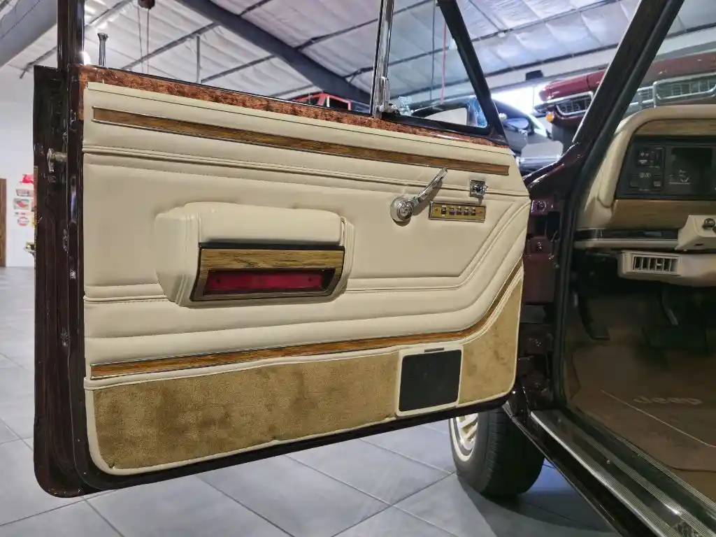 1988-jeep-grand-wagoneer-for-sale-boerne-tx-28