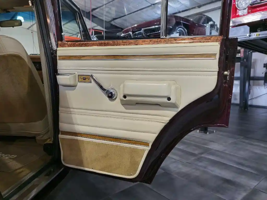 1988-jeep-grand-wagoneer-for-sale-boerne-tx-31