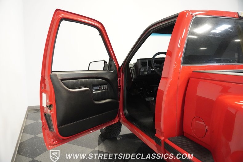 1992-chevy-c1500-ls-restomod (21)