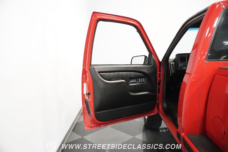 1992-chevy-c1500-ls-restomod (25)