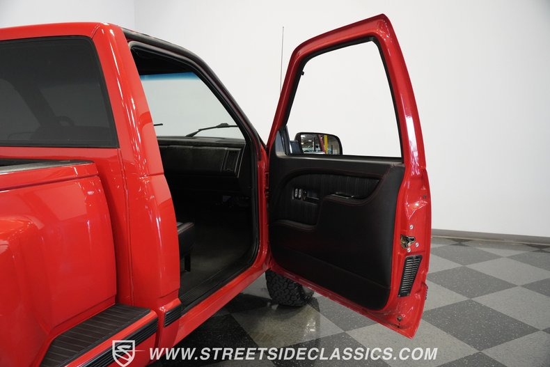 1992-chevy-c1500-ls-restomod (30)