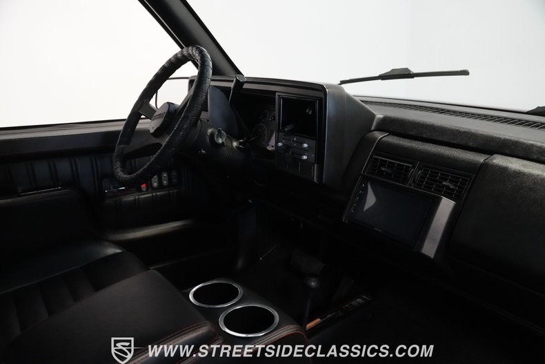 1992-chevy-c1500-ls-restomod (9)